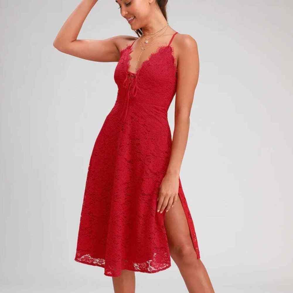 Lulus Women's Red Waverly Lace-Up Midi V-neck Dress. Size XS